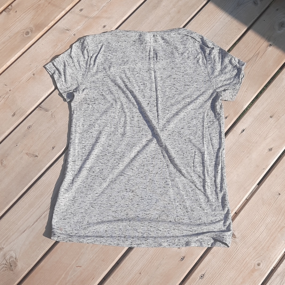 H&M tee - Picture 6 of 6